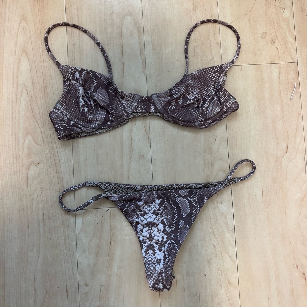 Acacia snake skin set